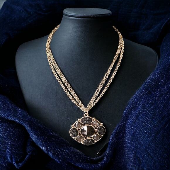 1990s Vintage Black & Gold-Tone Filigree Pendant Necklace - Picture 3 of 10